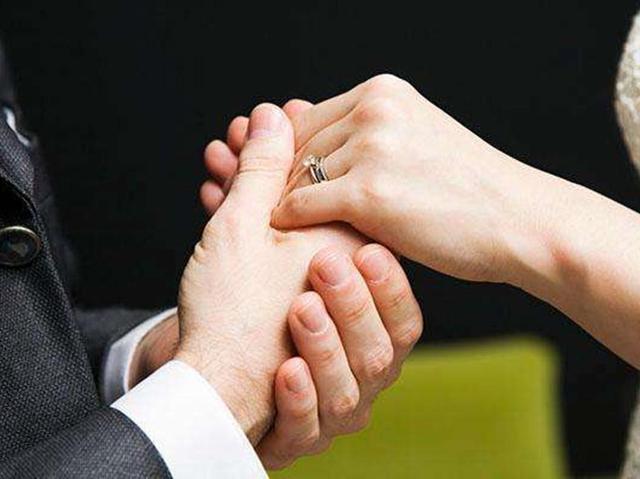 一夫一妻使自然选择失效,人类停止进化?这种说法是真的吗