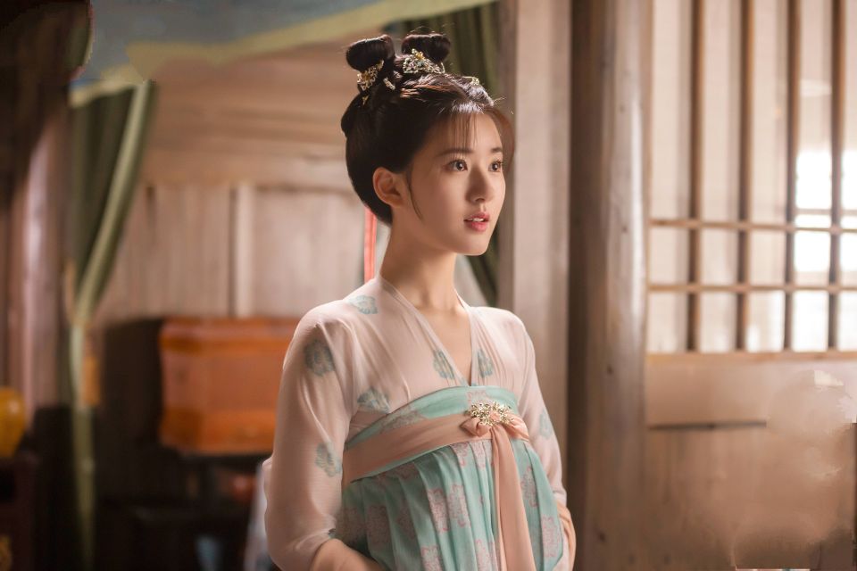 赵露思|长相与身材不符的明星，赵露思谭松韵上榜，看到彭昱畅: 没开玩笑?