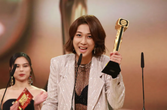 钟嘉欣|19岁出道，曾与林峰当街“激吻3小时”，却突然闪婚嫁大13岁圈外人