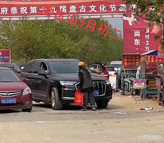 小何社会论 河南一拄拐老太拦车要钱，连路过警车都不放过，在当地小有名气