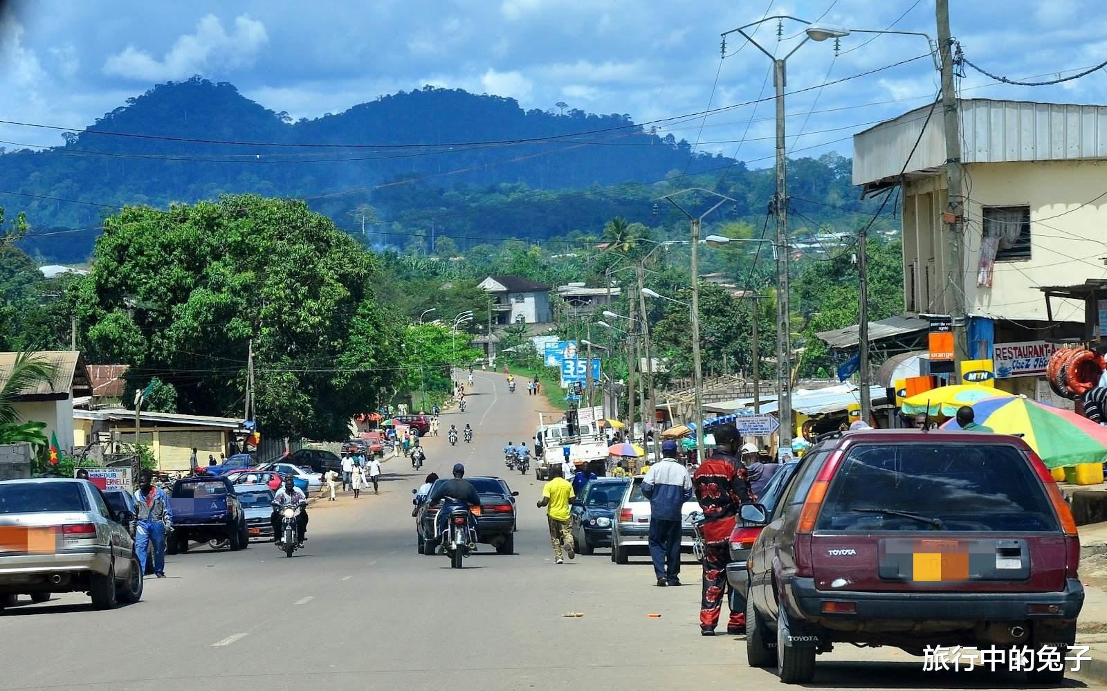 科学家 非洲“怪湖”，一夜夺走2000人生命，专家抽干后在湖底找到元凶