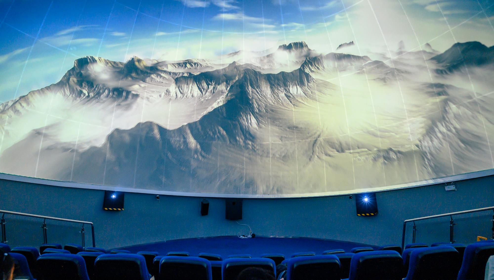 只为调好角度 实拍“中国天眼”，接收面积相当于30个足球场，现对全球开放