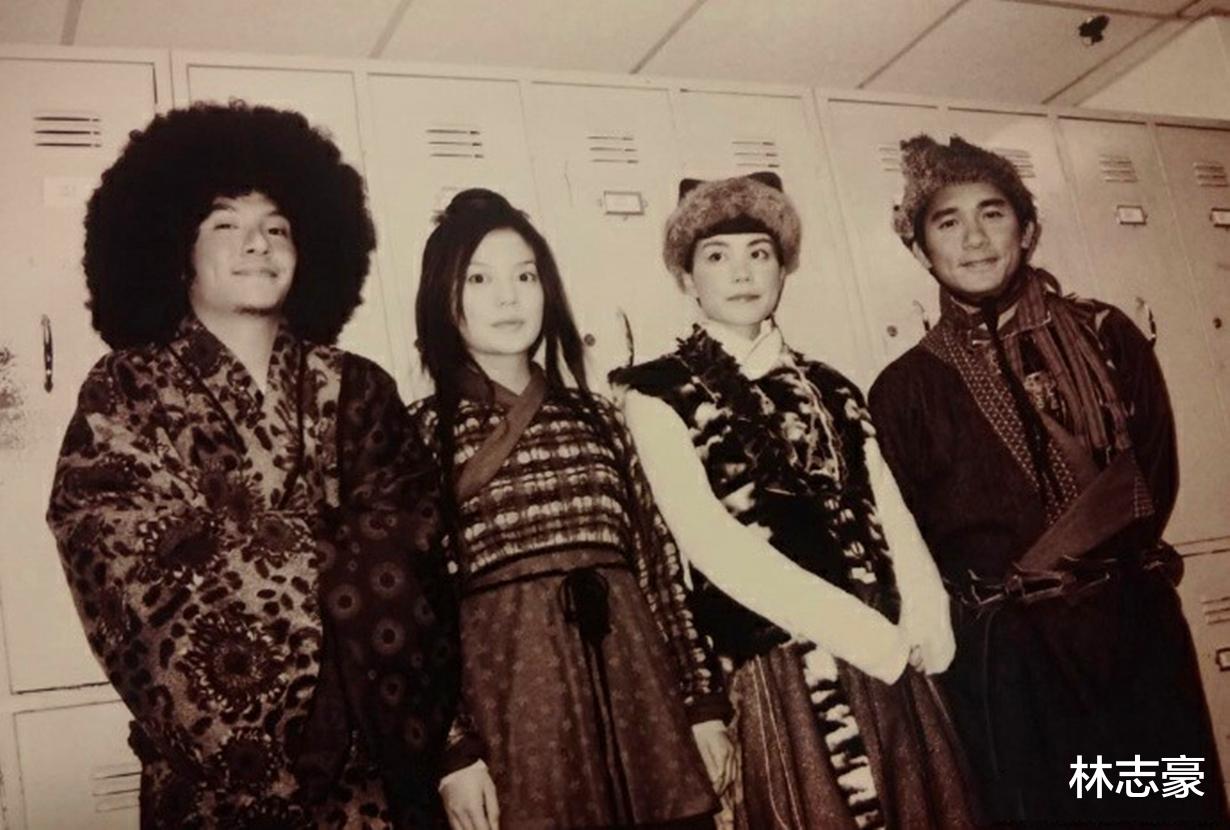 整容|37张明星罕见老照片，认识最后一张的，说明您真老了～