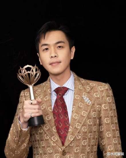 鹿晗|用情专一英年早婚，这5位年轻男演员，甩那些卖单身人设的几条街