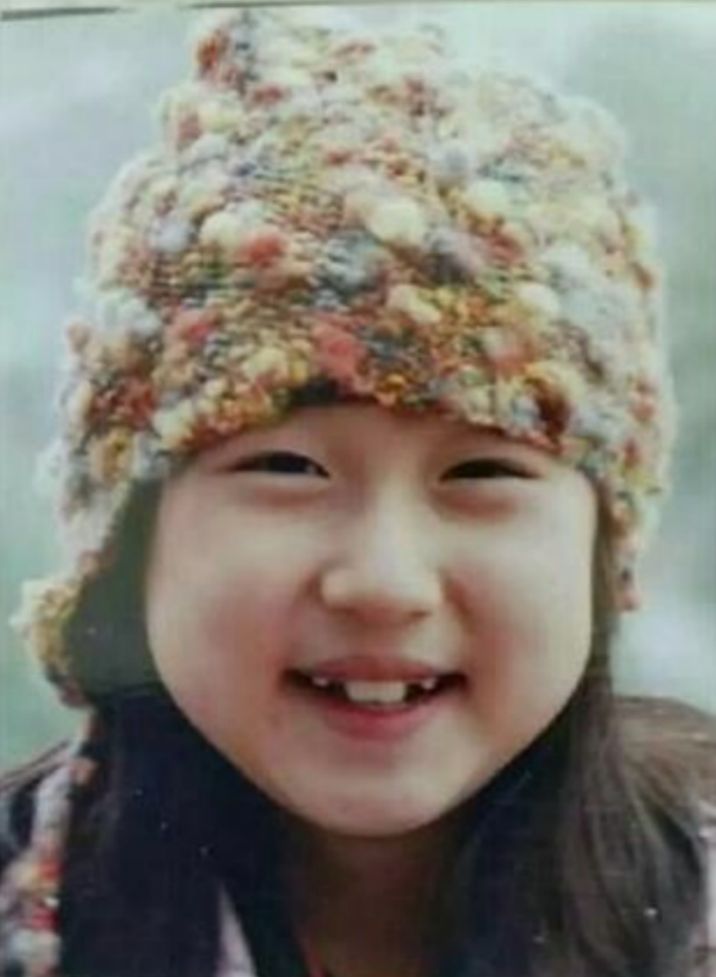 吴卓林|“成龙私生女”吴卓林:爹不认,娘不教,现实版被嫌弃的一生