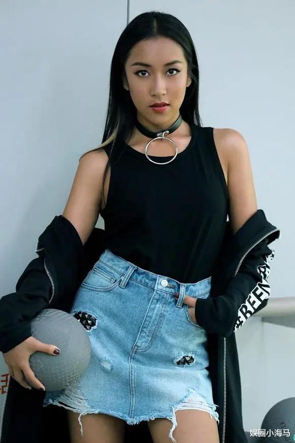 张歆艺|吉克隽逸帮林允做美甲，手臂暴露真实肤色，脱离美白滤镜后是真黑