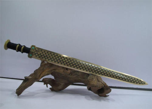 菜菜叶|青铜剑千年不锈之谜：为什么秦始皇的青铜剑千年不绣？