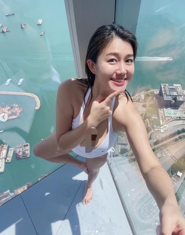 |E级女神高视角自拍曝S曲线，视觉效果超级好，网友眼睛大吃冰淇淋