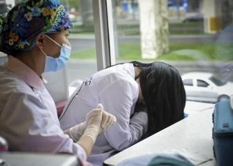 金凤说趣闻|女儿3个月没来大姨妈,母亲带她去检查,结果出来后母亲瘫地上