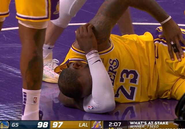 勒布朗·詹姆斯|寒心！格林插眼詹姆斯后，接着更加嚣张，裁判扭头就走