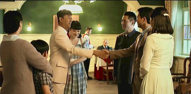 父母爱情|《父母爱情》中安泰是做什么工作的？从着装上可以看出大概