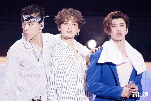 蔡徐坤|官媒狠批娘炮形象，拿蔡徐坤照片做配图，惹粉丝不满晒肌肉自拍照