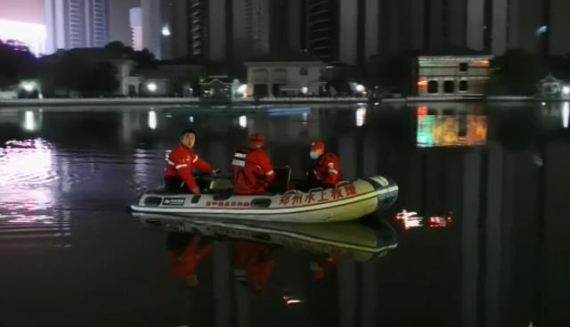 与孩说 20岁小伙凌晨跳湖轻生，生前遗书全文曝光，语气轻快内容沉重