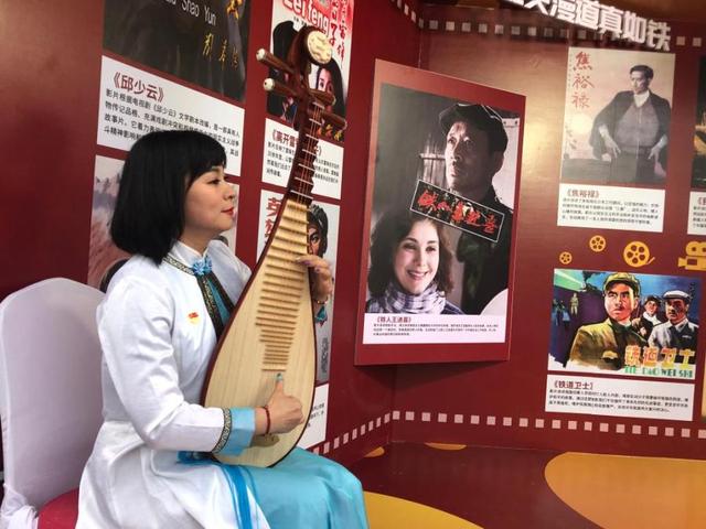 半岛新闻客户端 “光影里的旗帜”庆祝中国共产党成立100周年优秀影片展映暨海报展在西海岸新区启幕