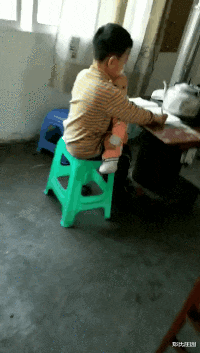 蜈蚣 神回复：为什么蜈蚣毒性很大，却对公鸡毫无作用呢？