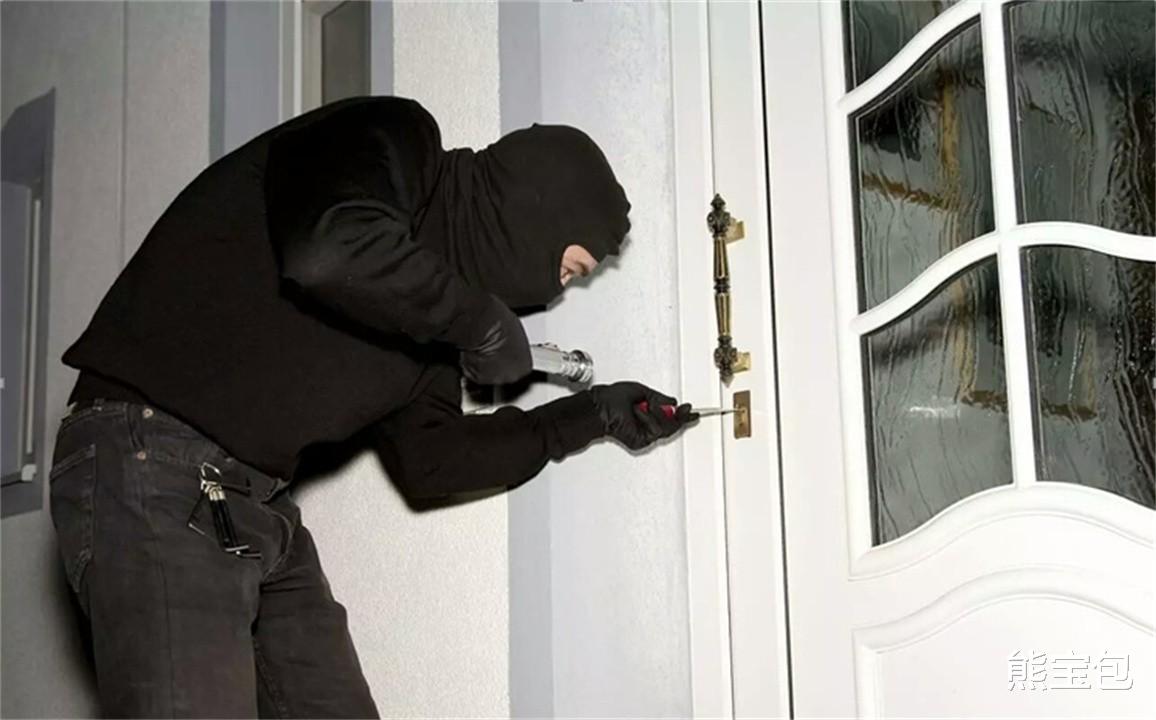 法国|在法国拥有一套房有多简单？溜进空房子待48小时，就能合法居住