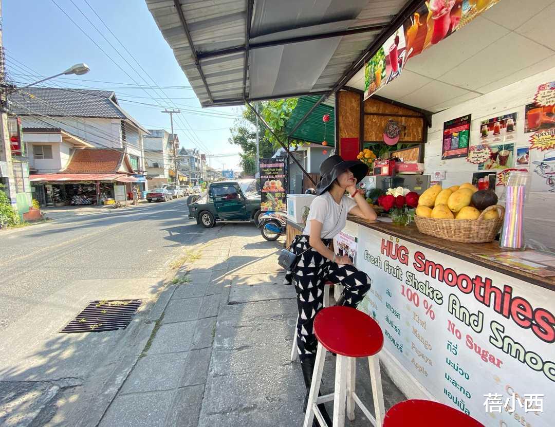 迈克·泰森|殷桃的饱满身材数一数二，穿挂脖连衣裙配短发，身材比例超级抢镜