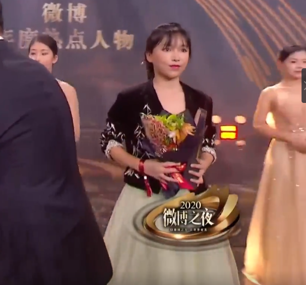 冯巩|滤镜破碎？李子柒真人终亮相，皮肤蜡黄脸臃肿网友：下地干活累的