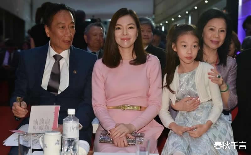 |曾馨莹：34岁嫁58岁首富，六年生三胎坐稳百亿豪门女主人，凭什么