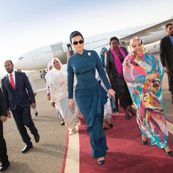 时髦圈儿|只穿高定服、收购 VALENTINO 的时尚王妃！认识卡塔尔王妃谢赫莫扎的传奇人生