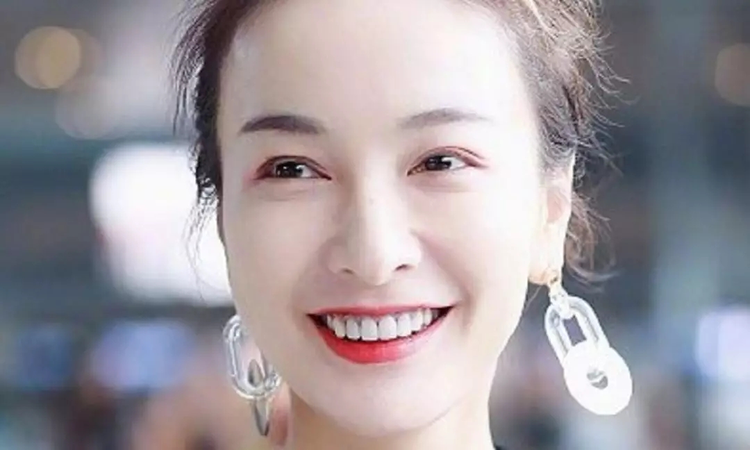 王安宇|女明星“假牙”大PK,谁的嘴巴闭不上,谁的嘴里藏着一套房?