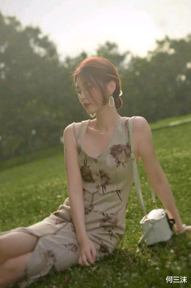 何三沫|夏季怎能少得了穿吊带连衣裙？穿上合适的吊带连衣裙，凉爽又温柔