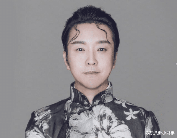 李玉刚|李玉刚跳河自尽前因后果！细数他坎坷的经历