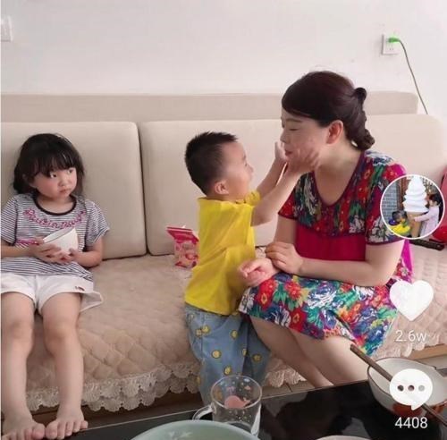 杜大娘说田静直播是救治瘸儿子。网友：总比把病秧子甩给别人强