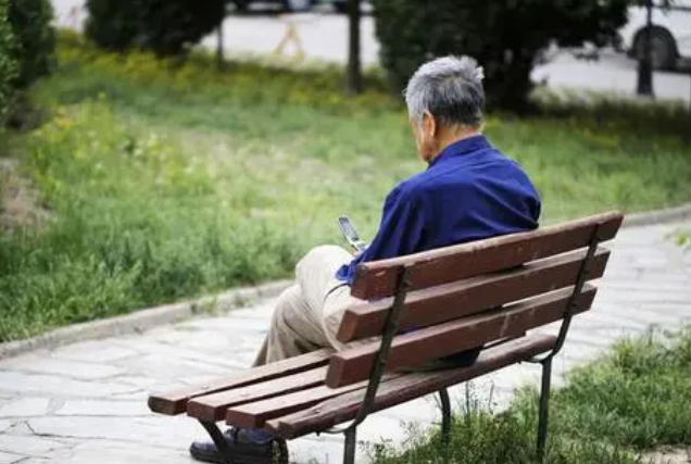 糖果的妈妈|年轻时的任性换来“晚景凄凉”，真的会有父母，让儿女想躲着走？