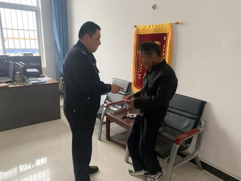 视点资讯 民警捐助缴罚款 温情执法获点赞