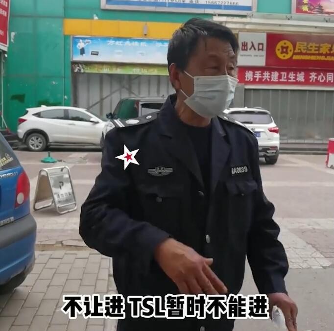亚洲播报一姐 大爷永远是大爷！特斯拉车主停车遭拒，保安大叔：刹车收拾好再来