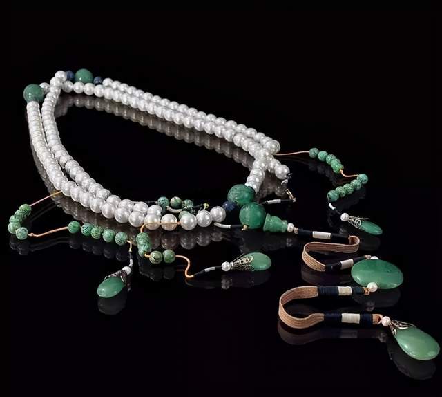 和珅|他是史上第一贪官，光收藏的古玩珍宝就价值800多个亿