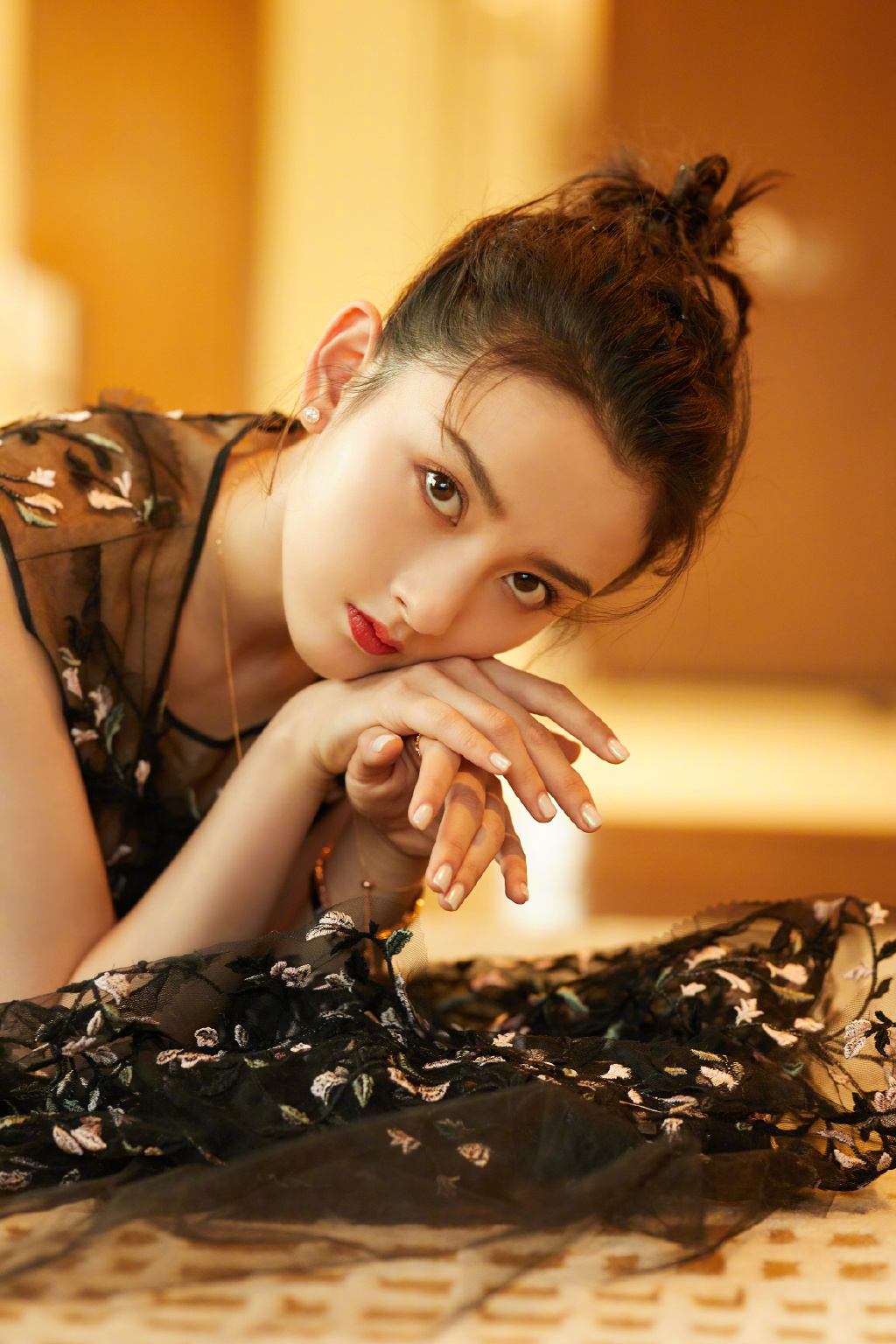 邱泽|“小张柏芝”宋祖儿，从国民妹妹到女神，看模样，越来越妩媚了