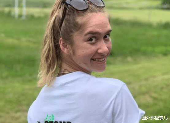 国外那些事儿 22岁姑娘入住酒店，被发现卡在窗户上诡异死亡