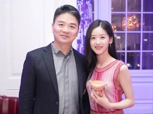 章泽天|“奶茶妹妹”身穿无痕裤，双腿就像开了特效，健身照实在太亮眼