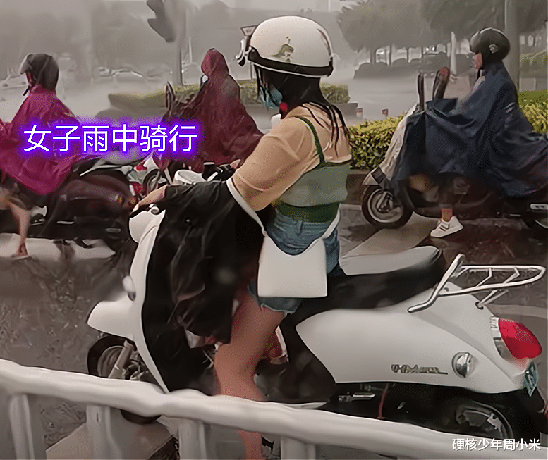广西女子雨中骑行,衣服裤子全部湿透,分不清脸上是雨水还是泪水