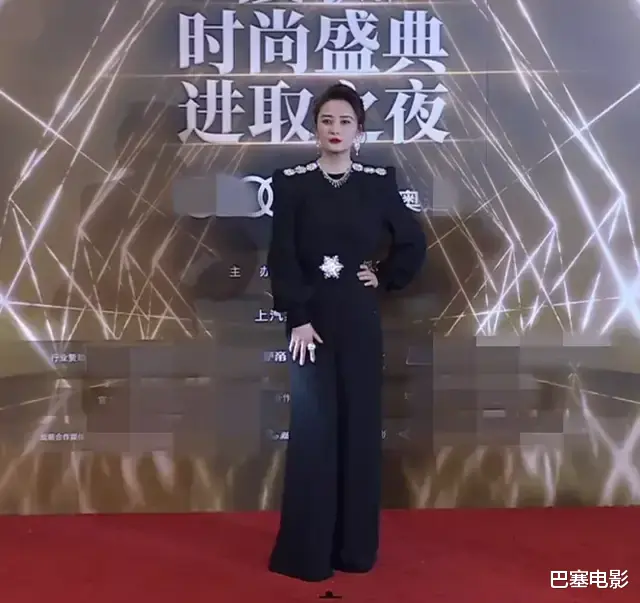 刘敏涛|时尚盛典，时尚在哪？娄艺潇吓人，刘敏涛乱穿，杨颖熟女风压全场