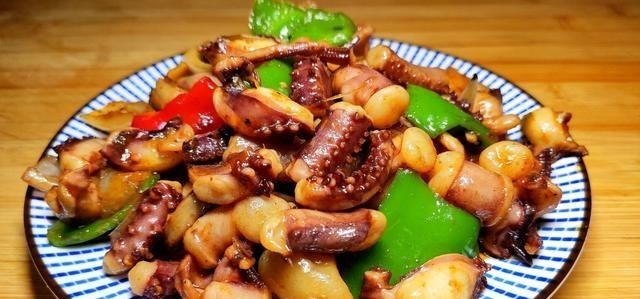 章鱼 章鱼会威胁到人类吗?种种迹象表明:它们的智商已经超乎人类想象