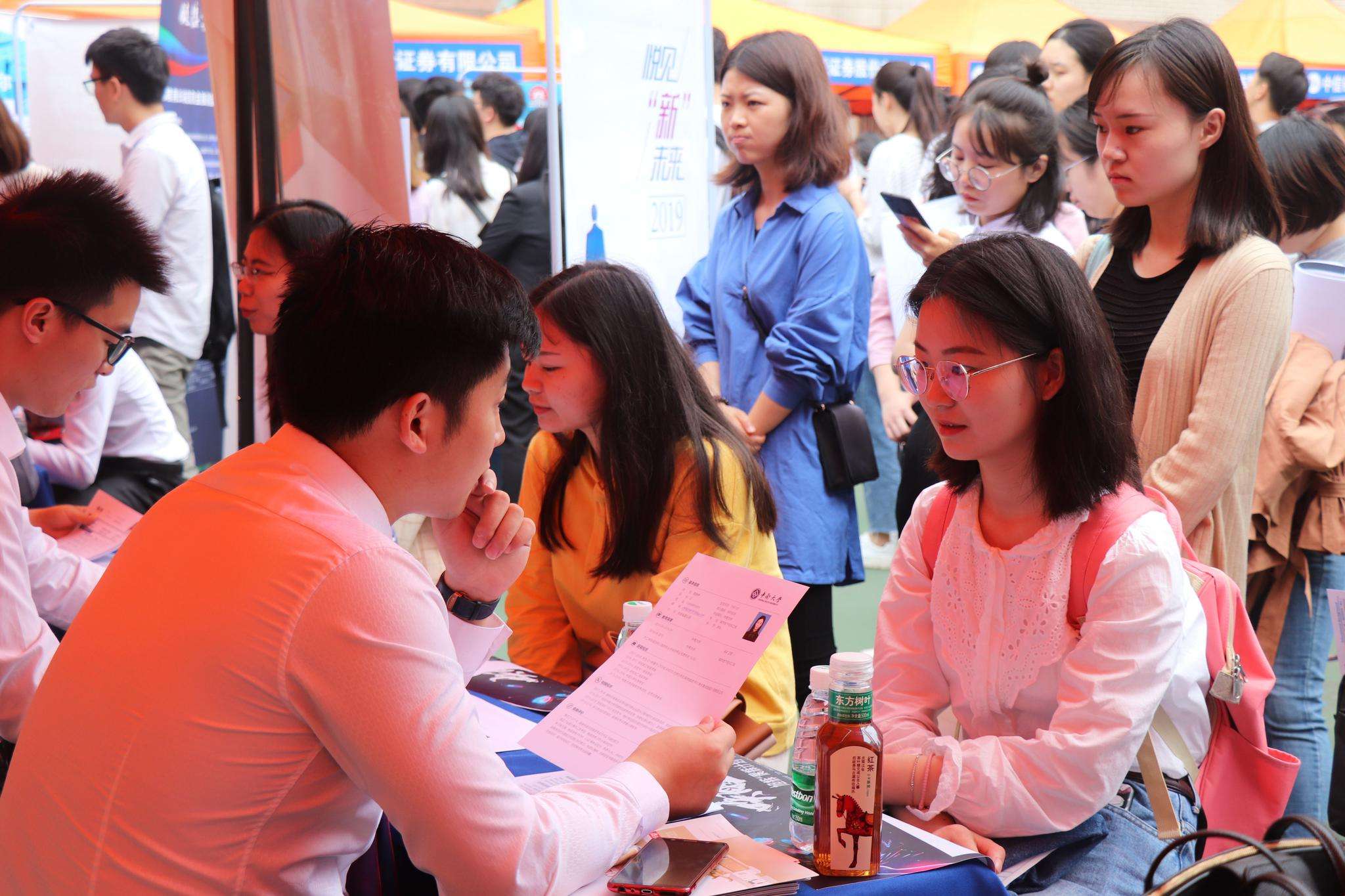 应届生|为什么互联网大厂都在争抢应届生?