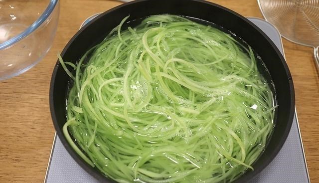 紫甘蓝|5月遇到这菜就多买，减肥刮油，润肠清宿便，越吃越苗条