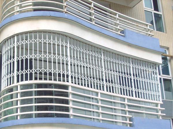 别再装防盗网了,跟装个鸟笼似的土爆了,不如这样装像画一样漂亮