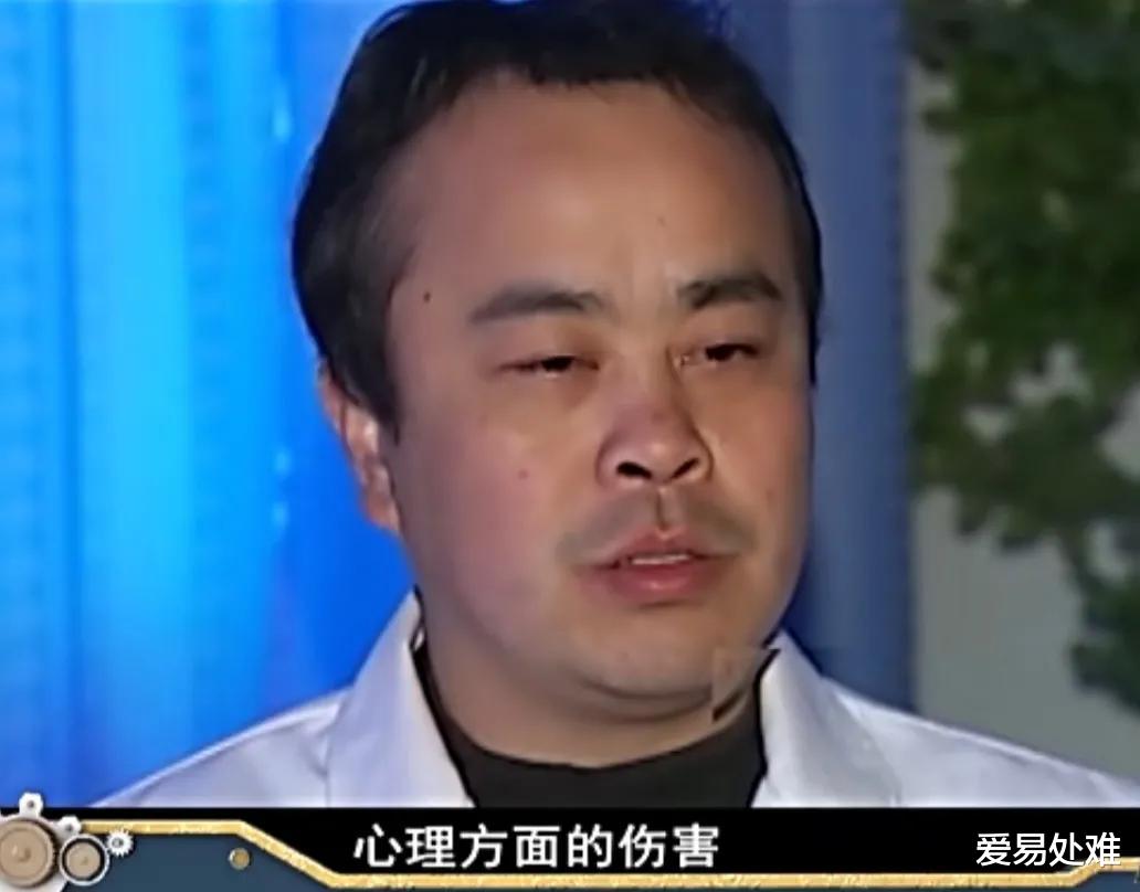 爱易处难 63岁大爷冬天穿30件衣服，13条裤子，夏天穿7件衣服，3条裤子