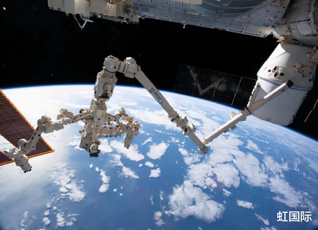 航天员 航天员已经完成撤离工作！路上将会短暂失联，所有通信全部中断