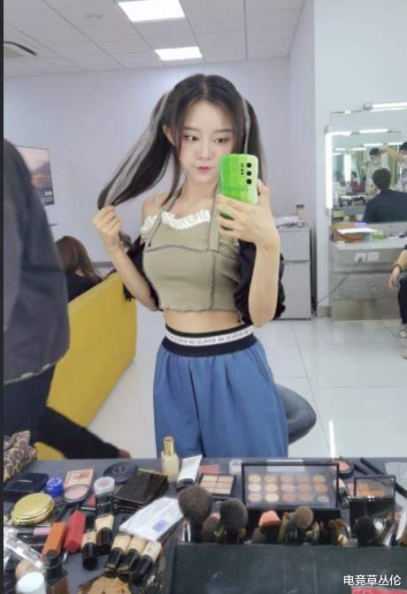 手机游戏|国服LOL手游女主持同小钰、余霜比起来怎样？年轻人更喜爱
