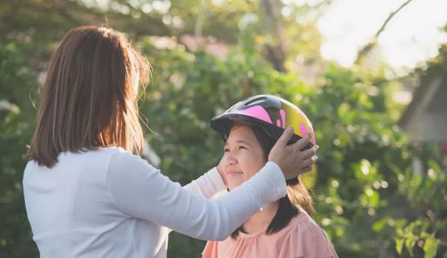 吴洪娜聊说育儿|宠溺儿子各种补，20岁男孩身高仅一米六，父母别再作妖了