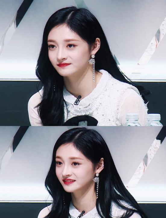 周洁琼|难怪周洁琼越来越糊，看她新剧的杀青照：怕不是得罪P图师了？