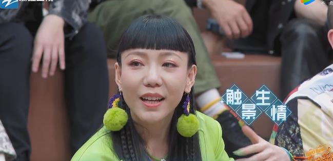 生活新方向|杨丞琳穿婚纱演唱《萱花草》，杨坤自嘲：沉浸式体验嫁女儿的心情