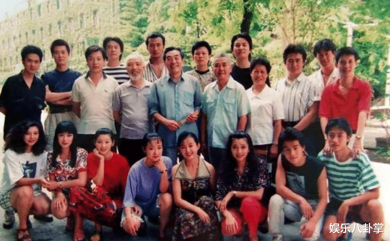 江珊|54岁江珊现任丈夫近照曝光，比前任靳东还要帅，是我们熟悉的演员