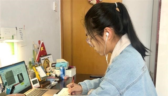 清华大学|“走读”or“住校”，白岩松直言：孩子上高中，打死也不能住校