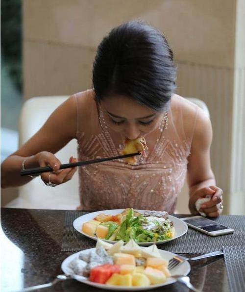 鸡翅|38岁的“丫丫”佟丽娅，体重常年90斤以下，坦言减肥只需做到3点